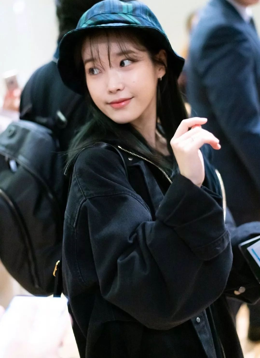 iu的时尚品味,iu穿杏色牛仔外套