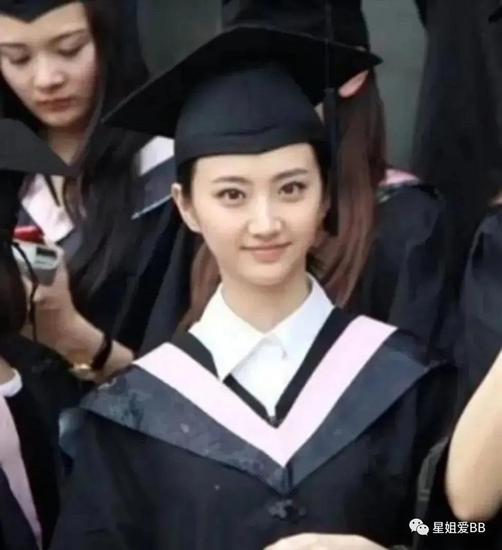 网上关于她整容的传闻屡见不鲜,自曝八年整容史