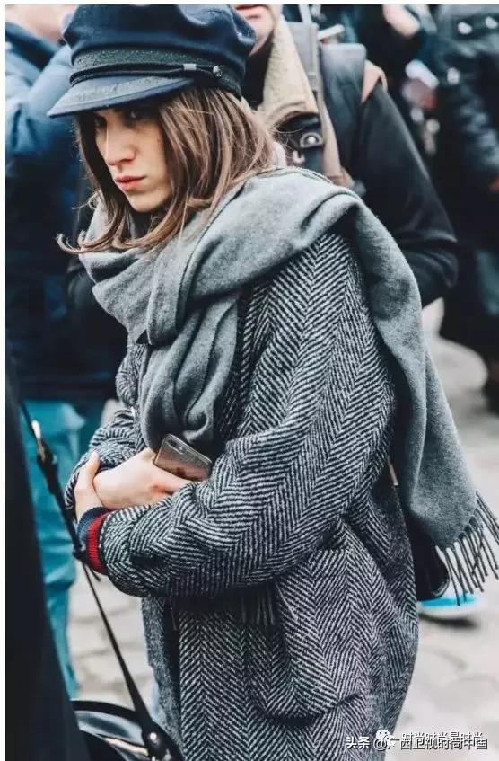 是时候让围巾来“盘活”你的整个衣柜了