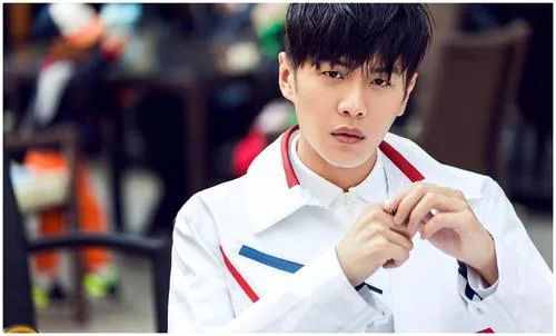 与家人反目成仇的五位明星,被父母抛弃的五位明星