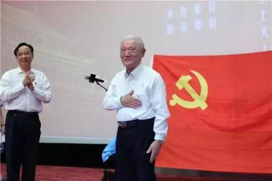 牛犇老师真的是宝藏大爷了!从影70年,人狠话不多,满满正能量!