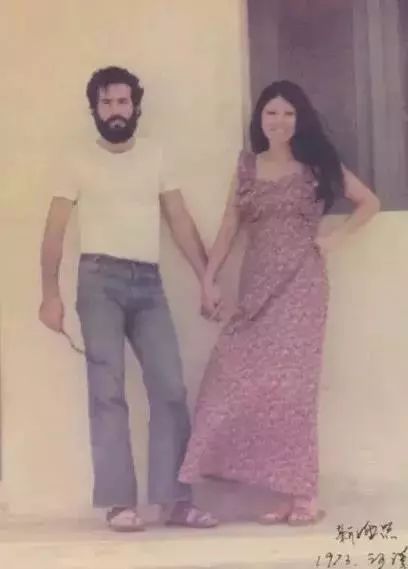 三毛：你是我们幻想的那片诗与远方，开在荒漠里的繁花，生日快乐