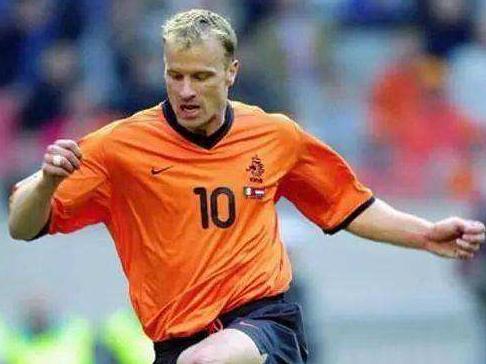 巨星传奇|他是从不坐飞机，进球不庆祝的球场‘怪咖’