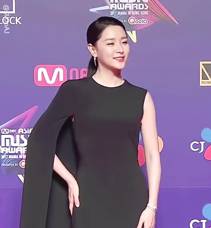 嫁豪门，考博士，做农妇？50岁的“大长今”复出荧屏，全网吐槽？