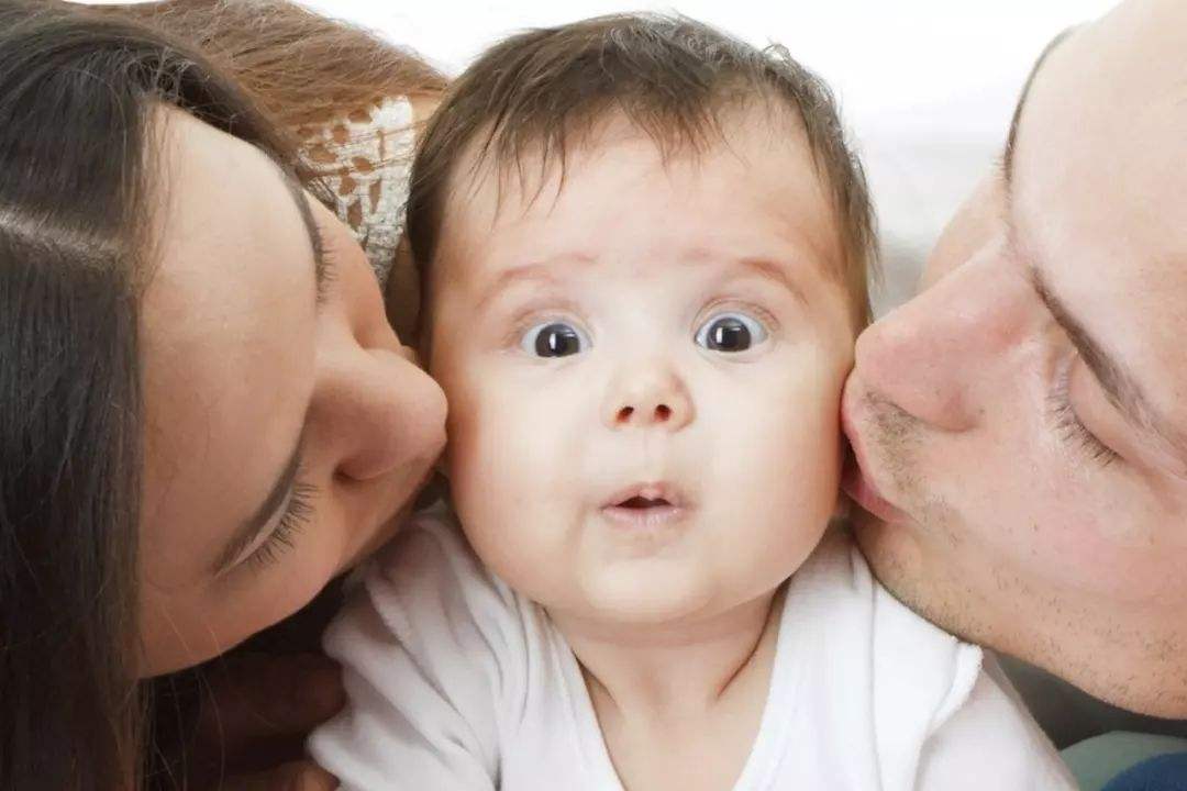 是亲热？还是猥亵？做父母的都应该警惕这4点