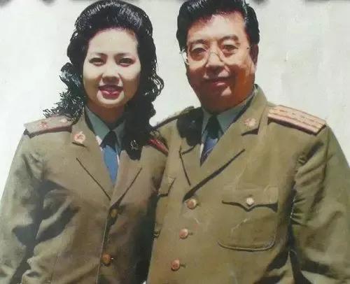 1990年，51岁李双江娶24岁梦鸽，母亲为何有顾虑？