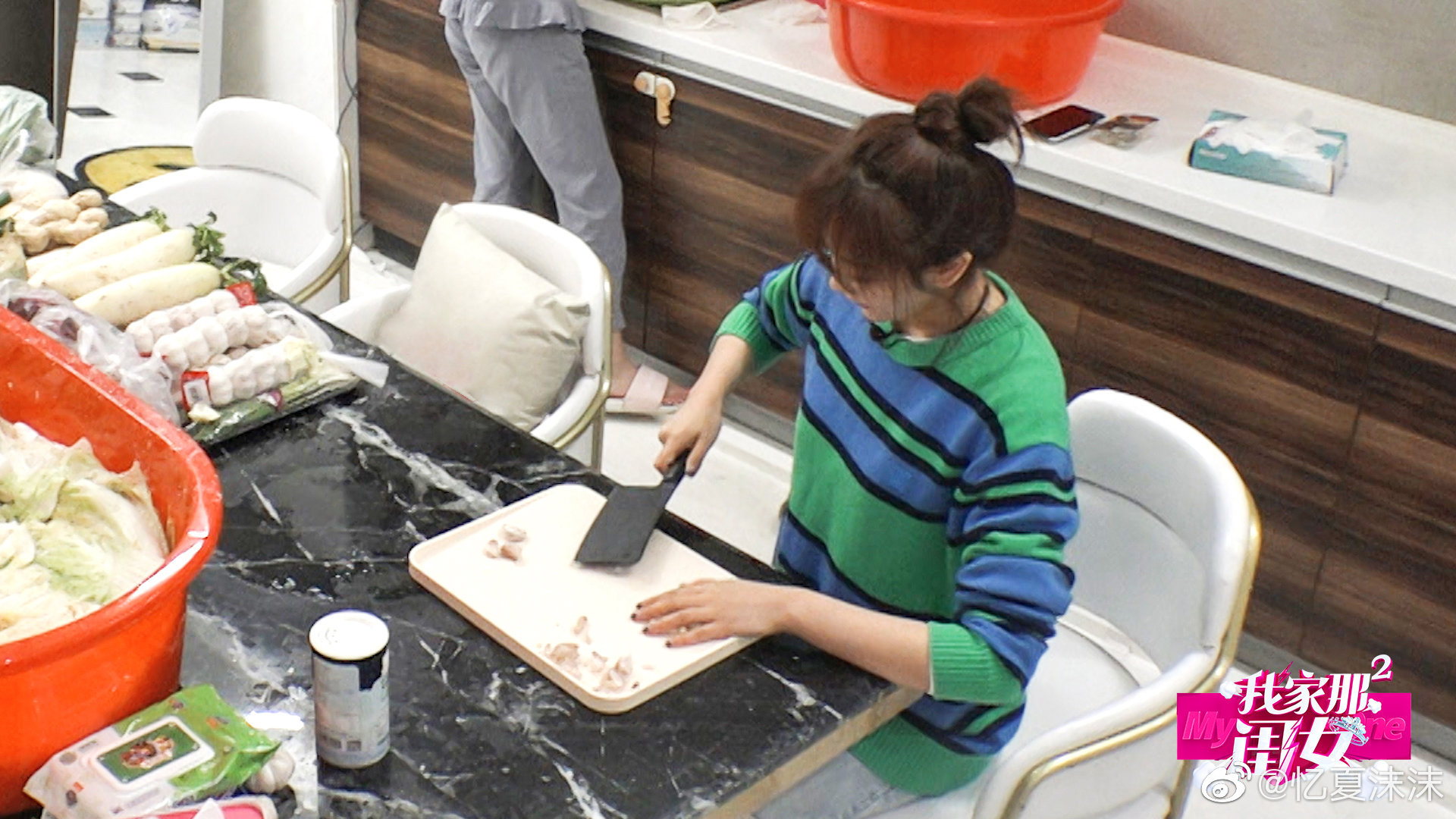 海陆无PS大学照片，头脸都好小还没手大，难怪被评为上戏最美校花