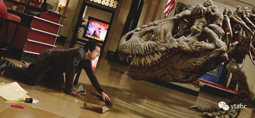 老鼠偷偷溜进博物馆，杀死拥有三只眼的远古生物