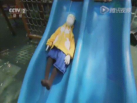 换季给娃买衣有讲究，这5类衣服最好别穿！