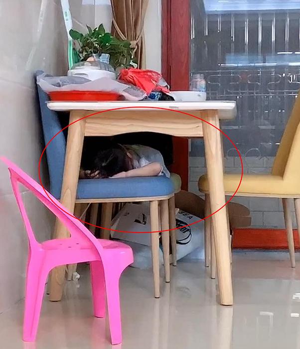 姐姐开学弟弟哭了想念姐姐,姐姐开学弟弟难过