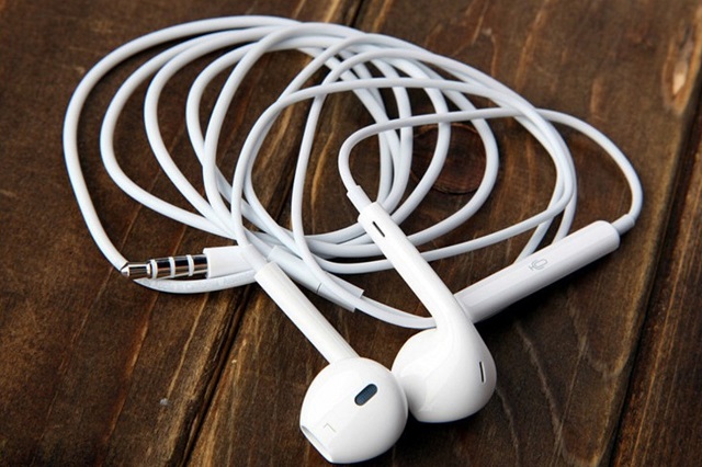 苹果标配耳机多少钱,苹果头戴耳机究竟值得入手吗