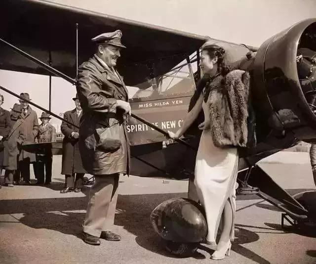 100年前,有女人裹脚,也有女人飞行……