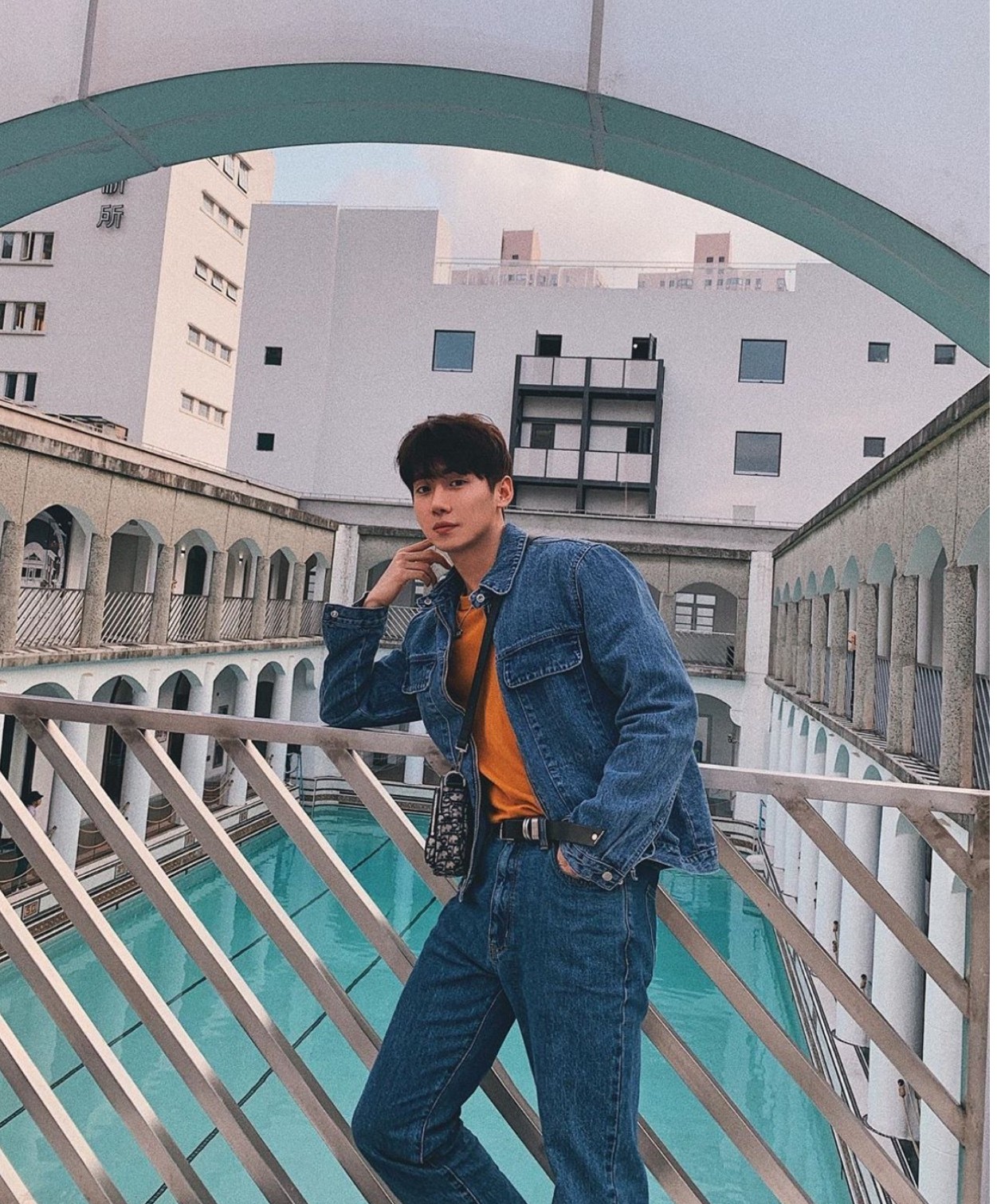 欧美肌肉型男春季穿搭,欧美肌肉型男紧身穿搭