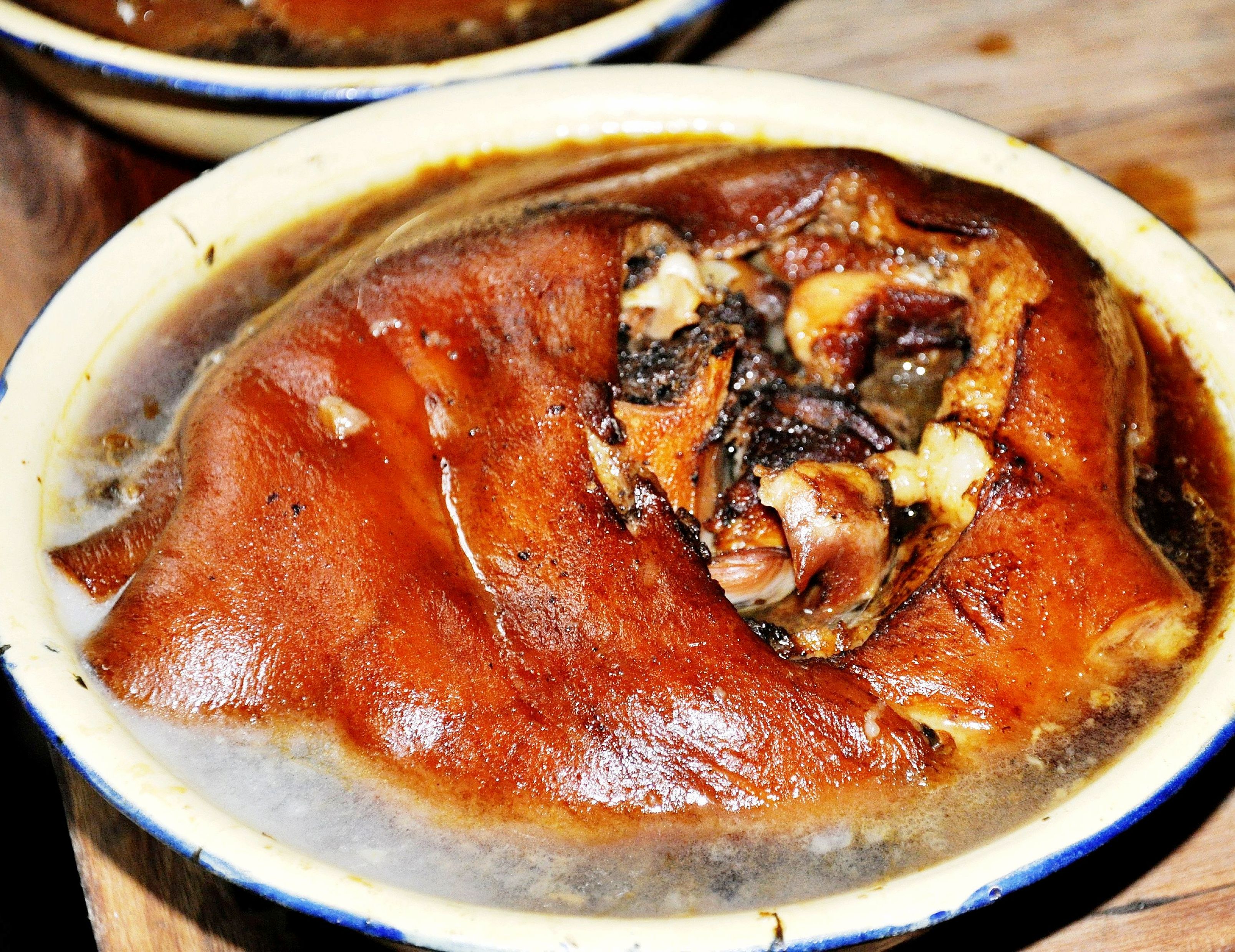 牛佛烘肘吃出梁山好汉的气魄