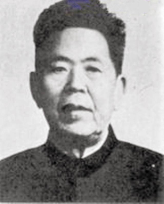 解放南京时，第一个占领“总统府”的解放军军长，建国后怎么样？