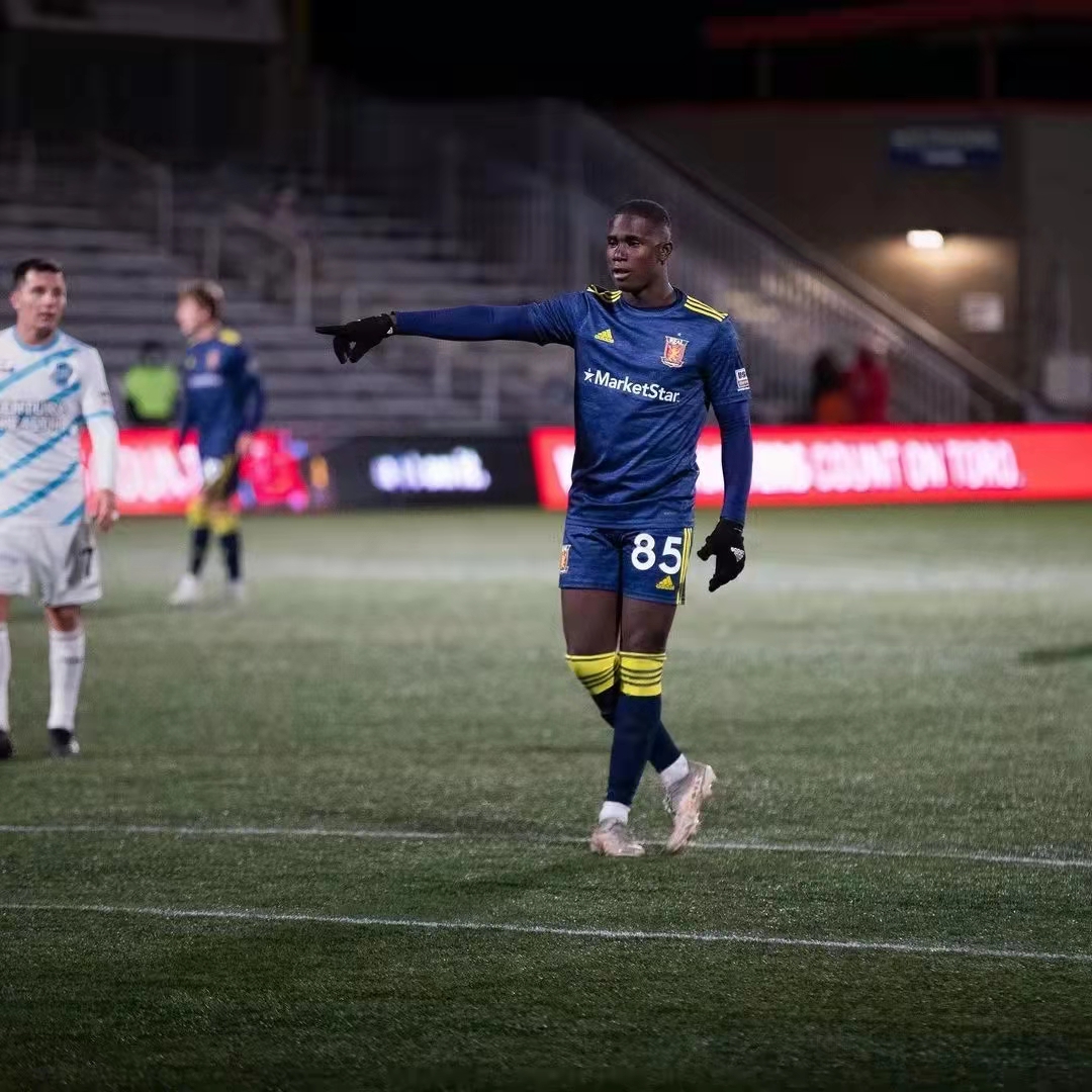 又一个世界足坛新“阿杜”出世，13岁驰骋职业赛场