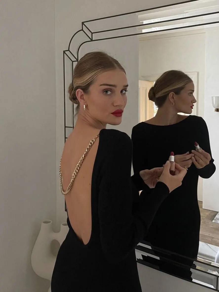 春天来了推荐一条成熟风的连衣裙,春季值得选择的几款连衣裙美到爆