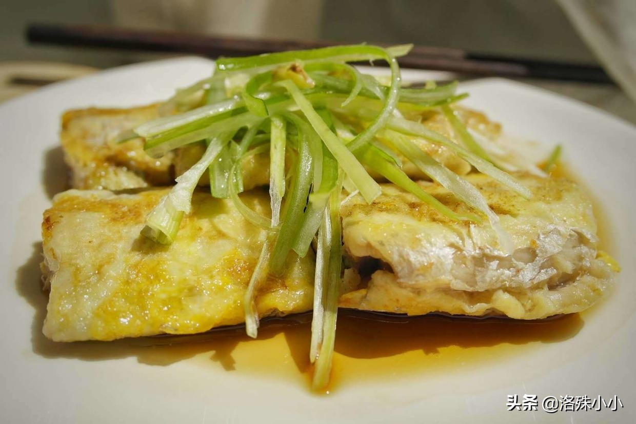 煎蒸带鱼口感细腻,味道鲜,蒸前除腥这一步是重点!