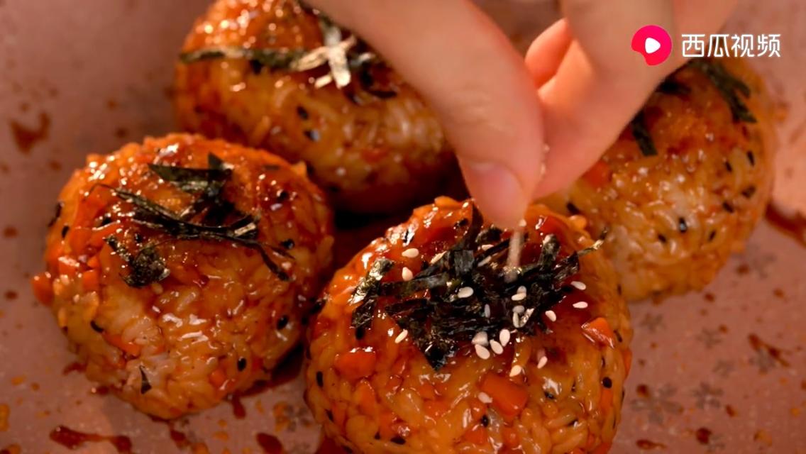 美味的饭团视频,浓郁芝士玉米饭团