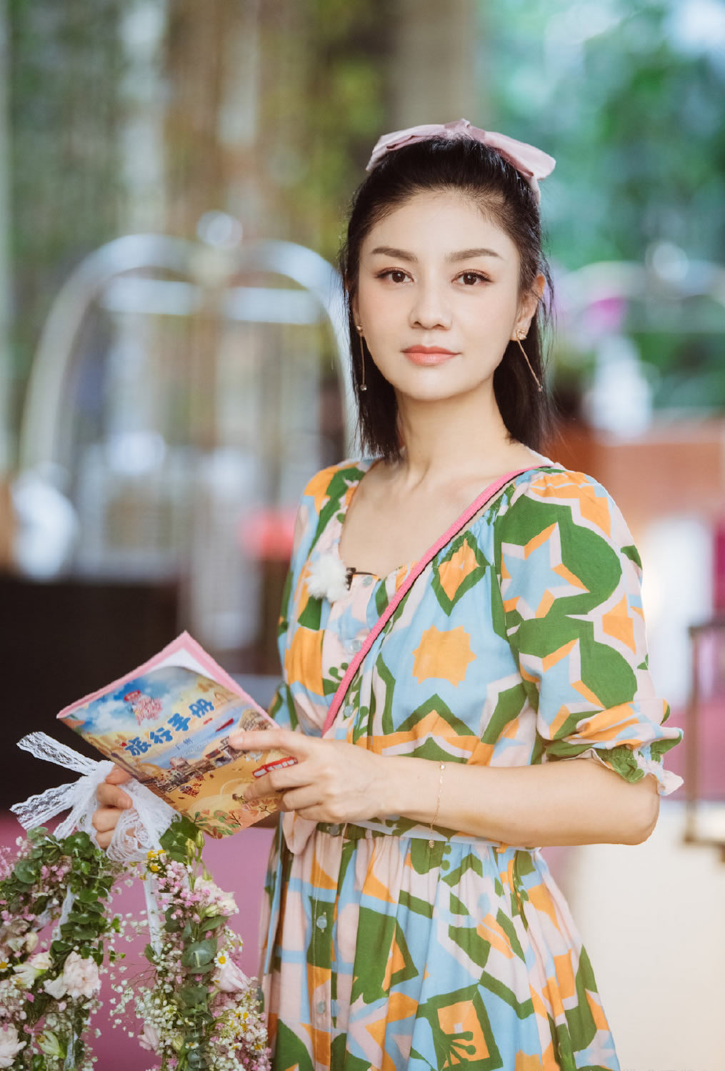 胡可穿衣搭配图,44岁胡可穿娃娃连衣裙配小白鞋