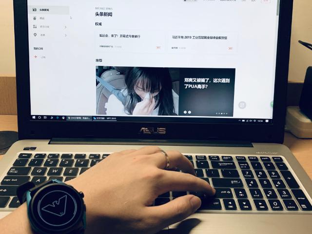 阿玛尼第五代智能手表,阿玛尼手表5a