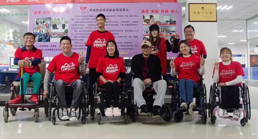 宁波55岁残疾女客服:靠自己月入5000,疫情下每天在线帮助150个人