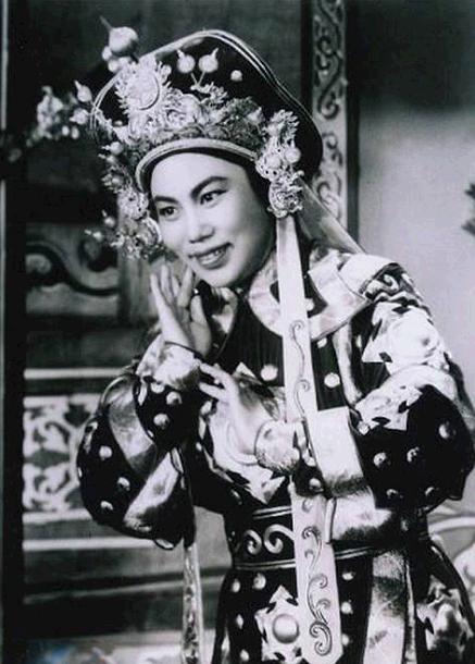 蓄须明志的梅兰芳,为抗美援朝捐飞机的常香玉,老艺人马三立