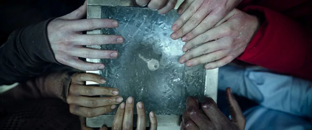 密室逃脱出来才是真正的密室逃脱,类似密室逃生的电影