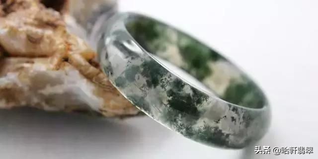 飘花翡翠和水草玛瑙的区别,飘花水草玛瑙值钱吗