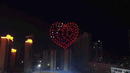 多台无人机简单编队表演,无人机编队表演演示动画