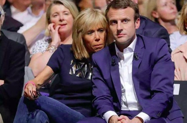 布丽吉特40岁同框,布丽吉特穿吊带衫