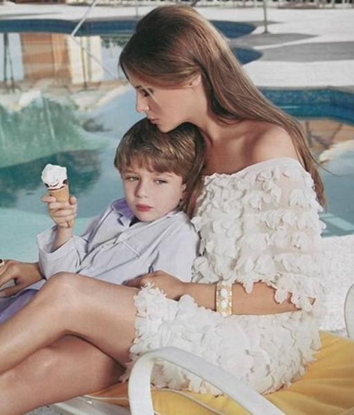 特朗普小儿子身高2米,才15岁已有小肚腩,有钱有颜的人生真任性