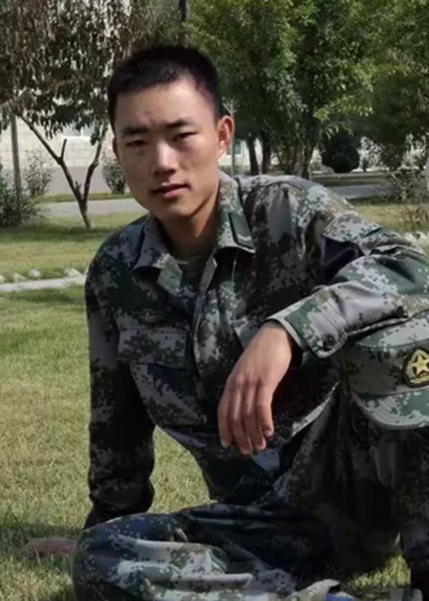 2万铁粉的海上直播间：出海、赌网、买海货，“一网邮费花两百”