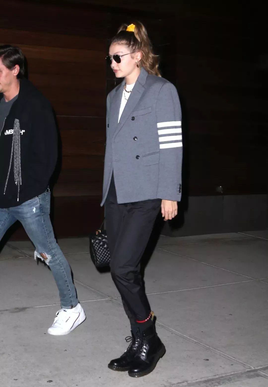 一双靴子竟然可以这么百搭,一双靴子有1kg吗