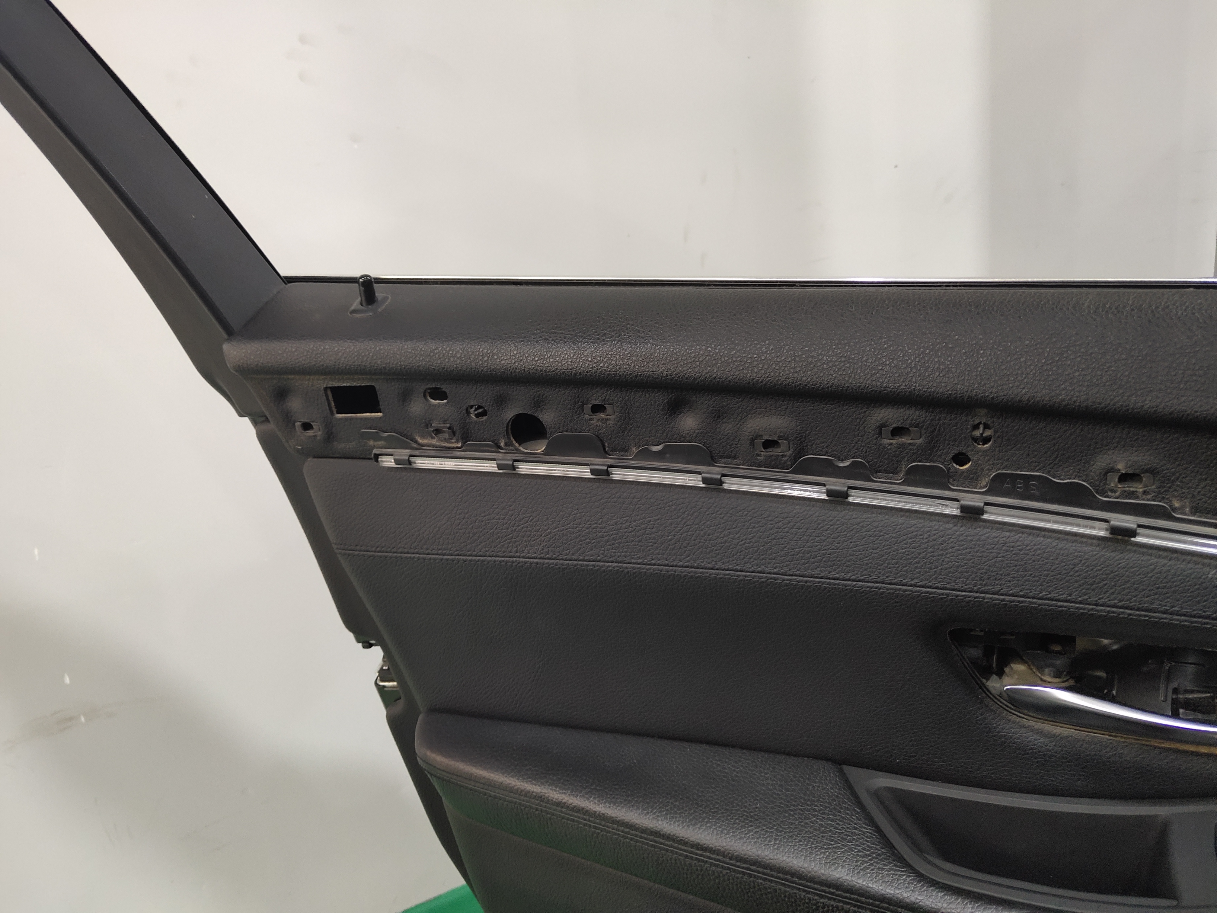 宝马525车门把手的塑料老化,宝马门内拉手橡胶老化怎么解决