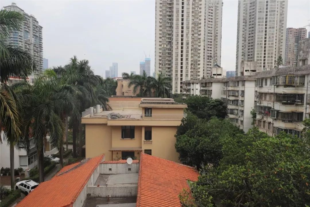 每天被楼上尖的声音吵醒,凌晨被楼上高跟鞋吵醒邻居