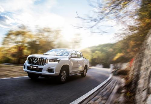 花店女老板的“硬汉”风，中意上汽大通MAXUST60