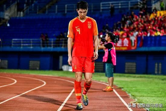 比无缘奥运更绝望！国奥1场4次业余级失误，角球开出界+乌龙助攻