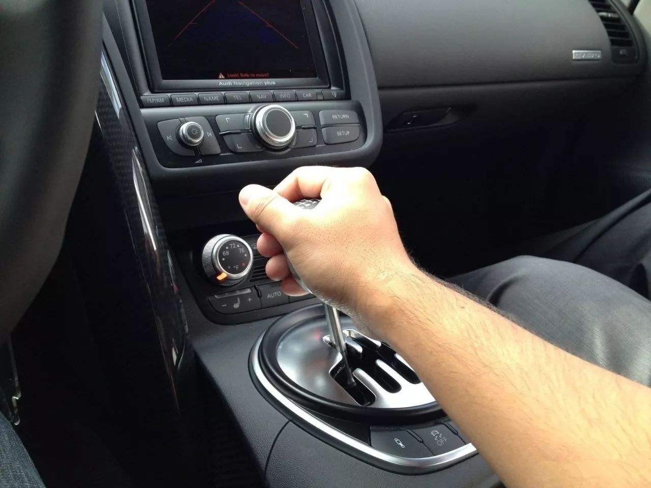 手动挡减速不减挡不加油门不熄火,手动挡车减挡技巧视频教程