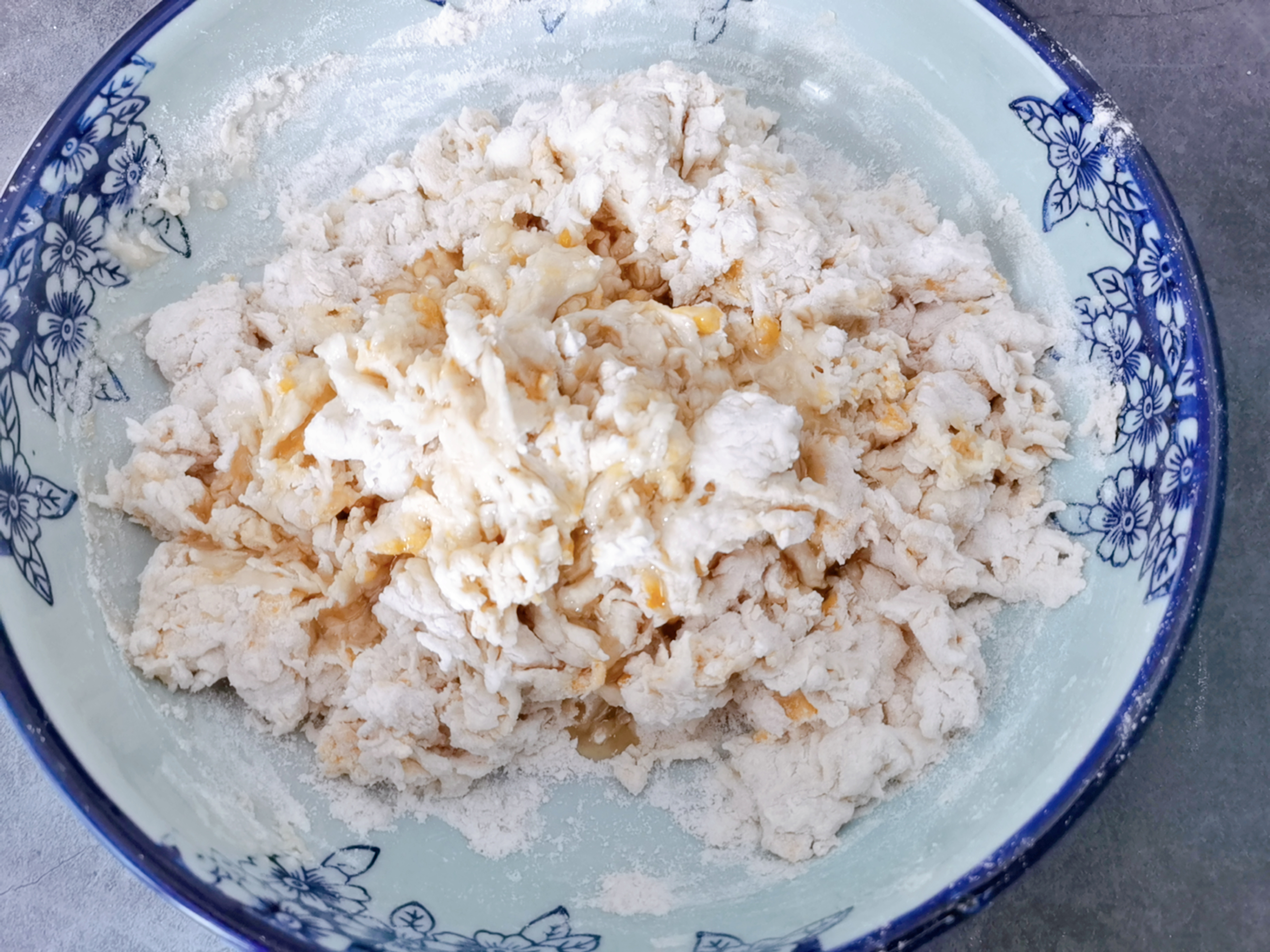 牛奶鸡蛋发酵粉和面能炸油条吗,普通面粉怎样炸油条又软又蓬松