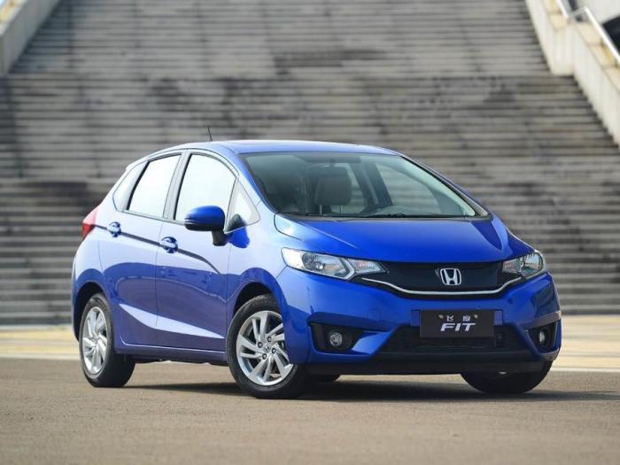 为什么本田飞度号称小钢炮呢,为什么说本田飞度是平民超跑