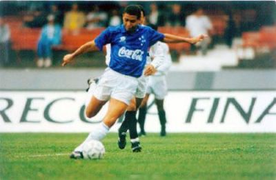 外星人罗纳尔多2002,世界足坛传奇巨星外星人罗纳尔多