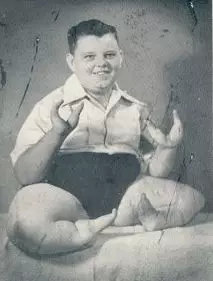 家暴谋杀却逍遥法外，先天畸形反而助长“龙虾男孩”的邪恶