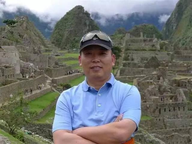 他生于江西，名校毕业，身价超100亿，却40岁就退休了，为啥