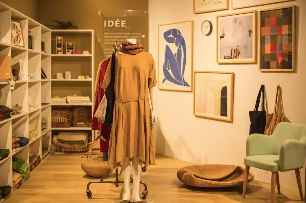 厦门男子让媳妇做微商，结果现在货囤了一堆，几辈子都用不完