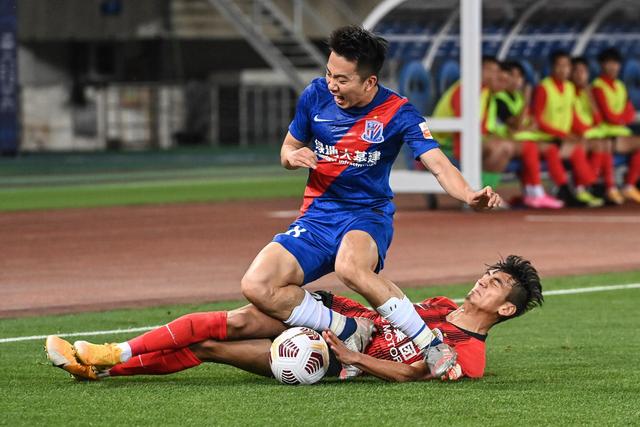 李铁的国家队名额有限，陈戌源作陪示好出糗，球员拆台挺不给力