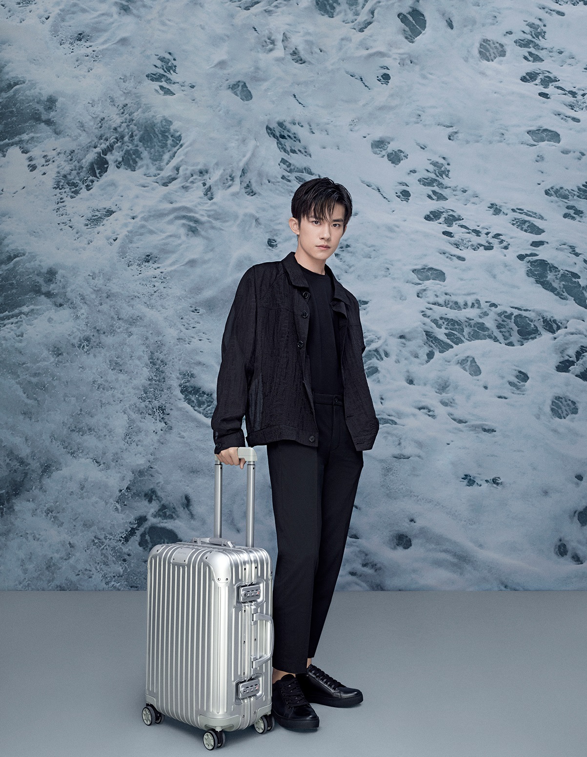 tfboys王俊凯王源易烊千玺行李箱,易烊千玺代言的行李箱牌子
