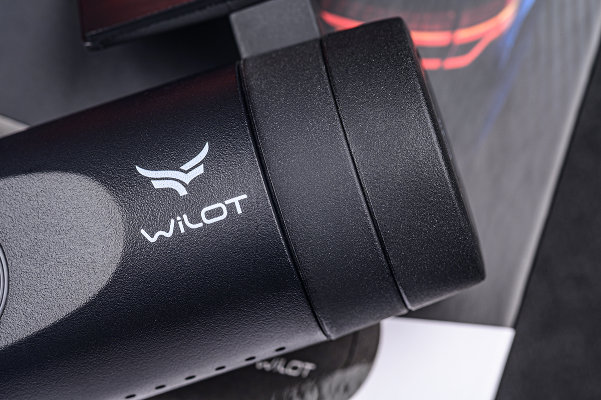 远离追尾纠纷，后视更专业，万鸥V5行车记录仪