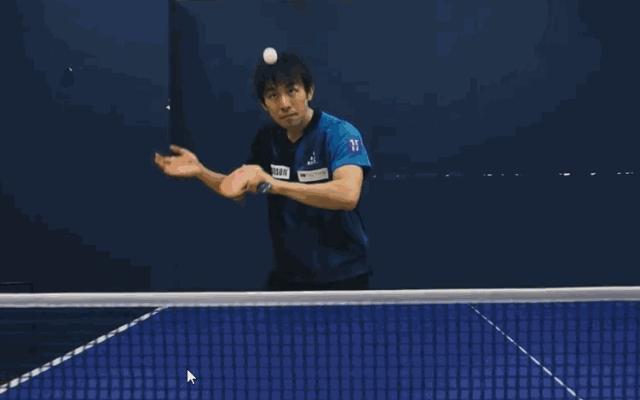 这招发球又低又拐，泥娃老师亲自示范给你看