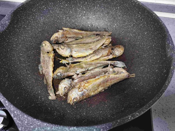 不管什么鱼怎样做才好吃,做鱼去腥只需三种调料